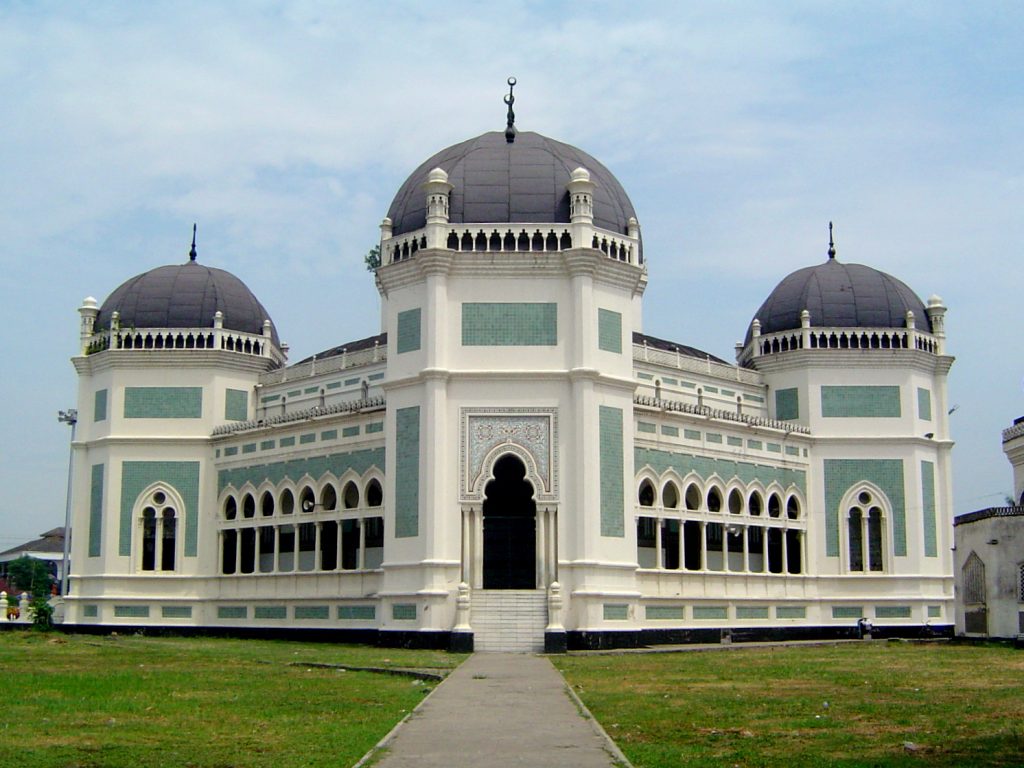 Great_mosque_in_Medan_cropped